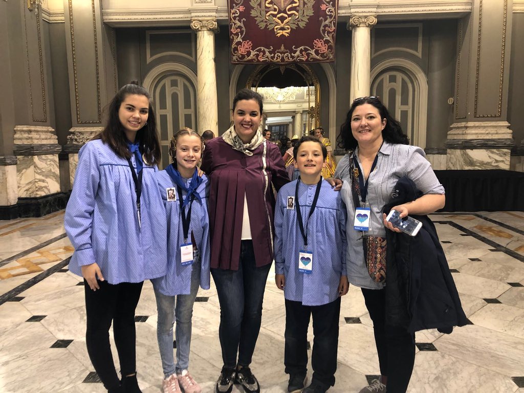 SanGomezLopez's tweet photo. ¡Damos la bienvenida a las Falleras Mayores de la @FallaTioPep! Es una alegría recibiros en el @AjuntamentVLC. Gracias a todos los falleros y falleras, esta fiesta ha sido reconocida como Patrimonio de la Humanidad https://t.co/FSihUDw8Gd