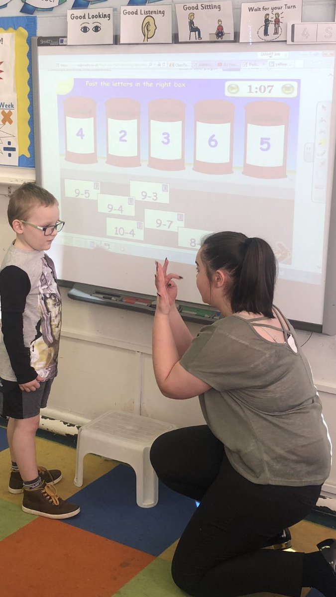 MrsBoylePTWQ's tweet photo. Thank you to Miss Scott, joining us for some work experience, who helped us with our maths and craft yesterday. You were an excellent support! 👍 https://t.co/x4cbLYP0mP