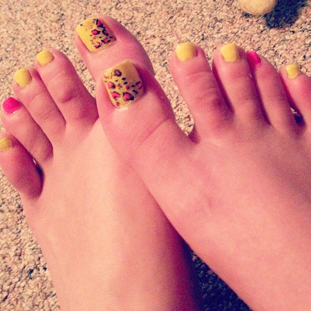 Got to Vegas checked into my new Pad, took a shower painted my toenails strawberry banana split and ready<a href="/tag/brunette"class="tags"><span>#brunette</span></a>