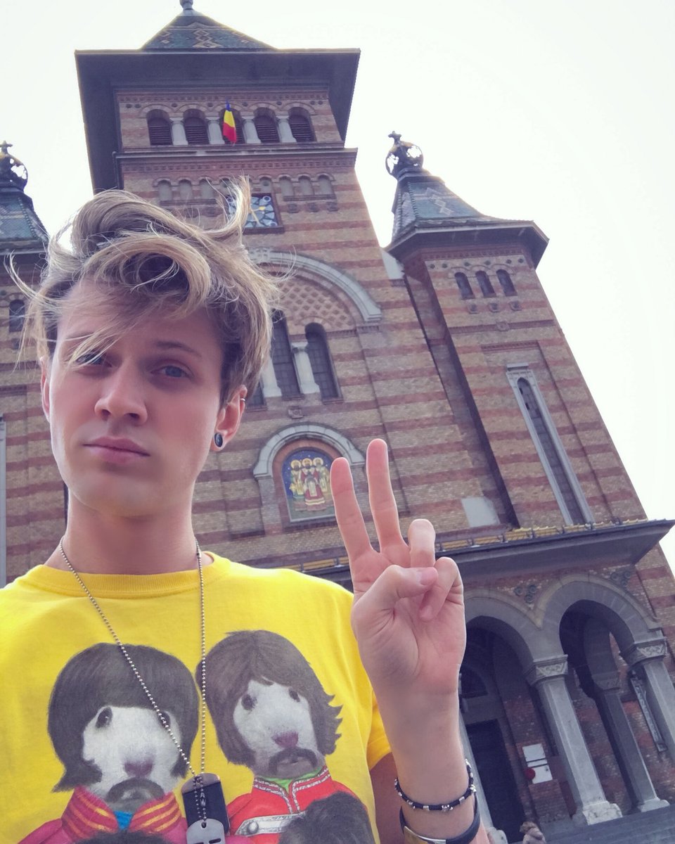 SilverOfficial's tweet photo. Happy to be back in Romania ✌🏼😜
#silver #romania #timisoara #orthodoxcathedral #cheers #letmefallinlove #music #workinprogress #love #blonde #blueeyes #boy #beatles #tshirt https://t.co/NnEvRkndXC