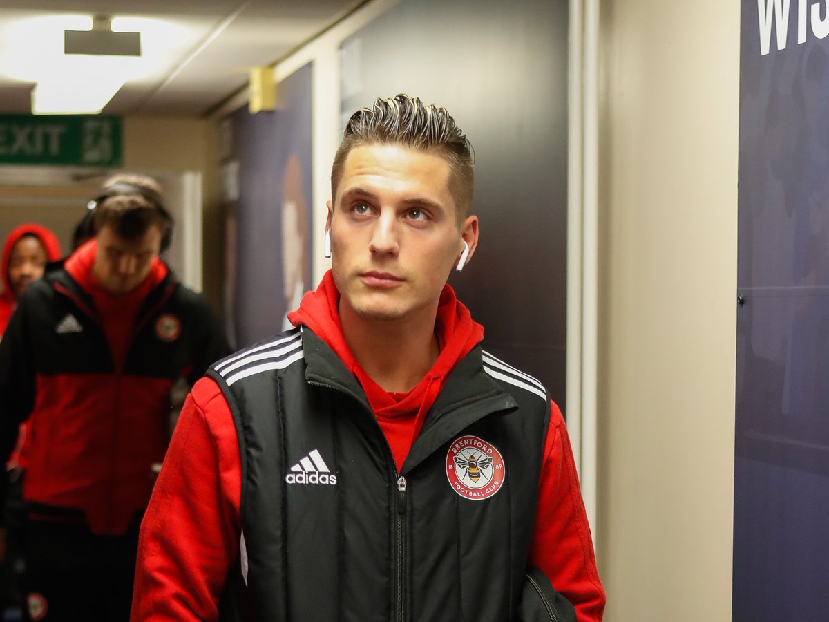 BrentfordFC's tweet photo. 📸 Today's four changes arriving at The Den
#MFCBEES https://t.co/FNkEiOX5KA