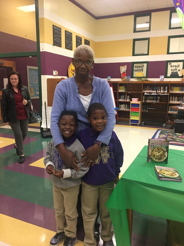 ECWPRIDE's tweet image. Our family, friends, and students loved our Book Fair! 📖#GrandparentsRock