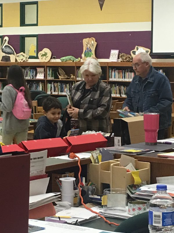 ECWPRIDE's tweet image. Our family, friends, and students loved our Book Fair! 📖#GrandparentsRock