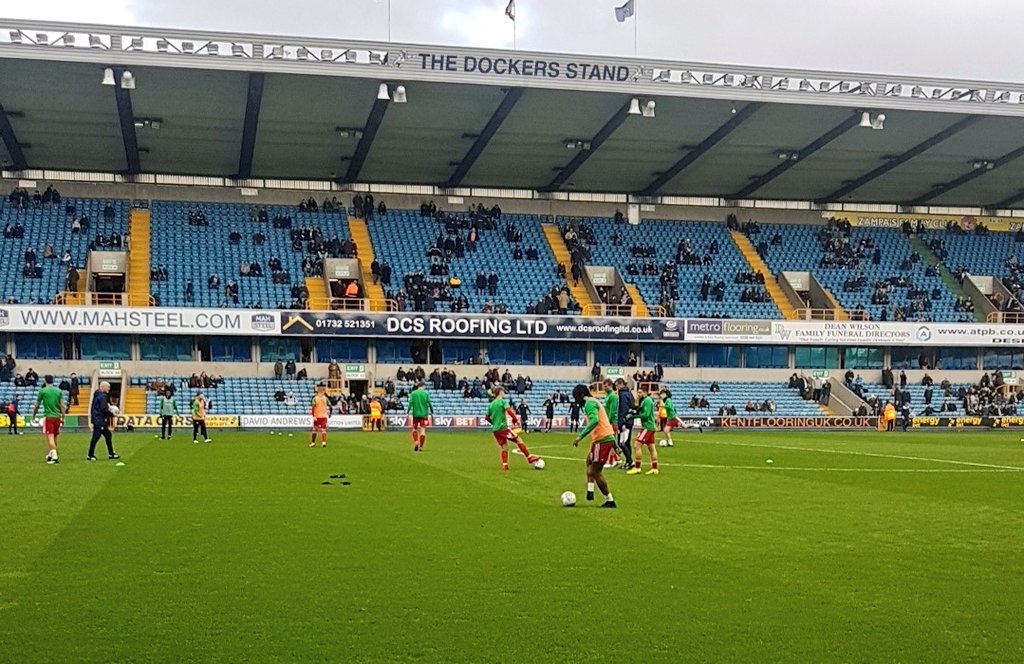 BrentfordFC's tweet photo. 📸 The lads out for the warm-up
Just over 20 minutes until kick-off
#MFCBEES https://t.co/fsINzN890n