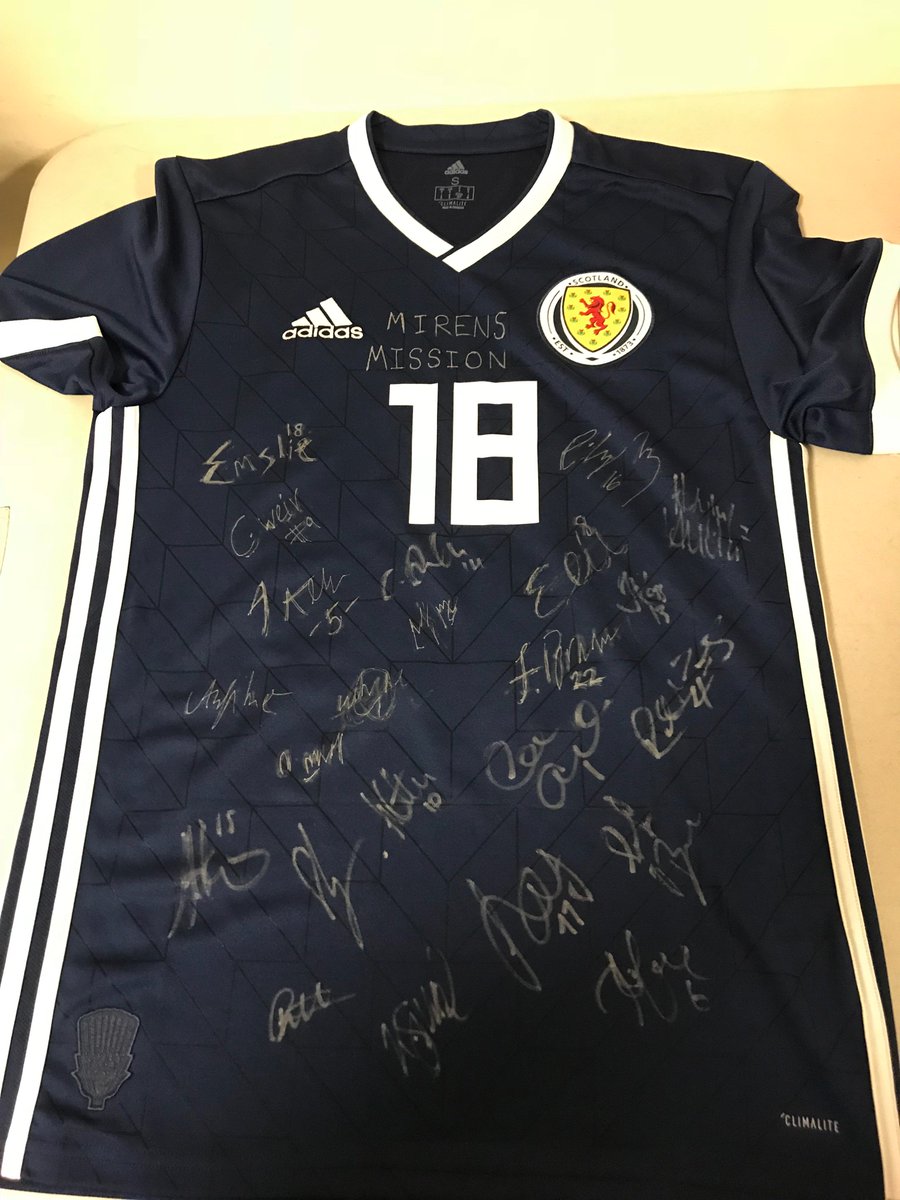 LMYFCgirls's tweet photo. Thank you to @ManCityWomen player @emslie22 for visiting Miren and her sisters today! Thanks for your match worn top too!!! #rolemodel #mirensmission https://t.co/wdAUPVOq3c