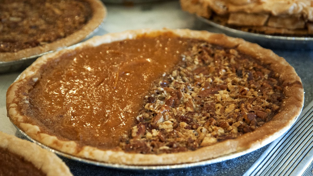 TieDyeTravels's tweet photo. Time to take another bite! Make Room For Pie airs at 9:30 a.m. on @AETN. Get your fork ready. #makeroomforpie #arkansaspie https://t.co/ZdB9hzVvlJ