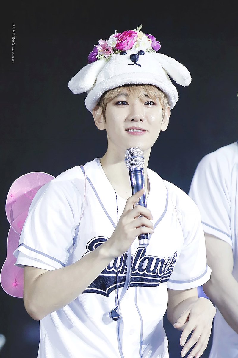 bestofbyunbaek's tweet photo. baekhyun and his cute fun hats (◕‿◕✿)

#iHeartAwards #BestFanArmy #EXOL @weareoneEXO https://t.co/Qb4nhNSVHz