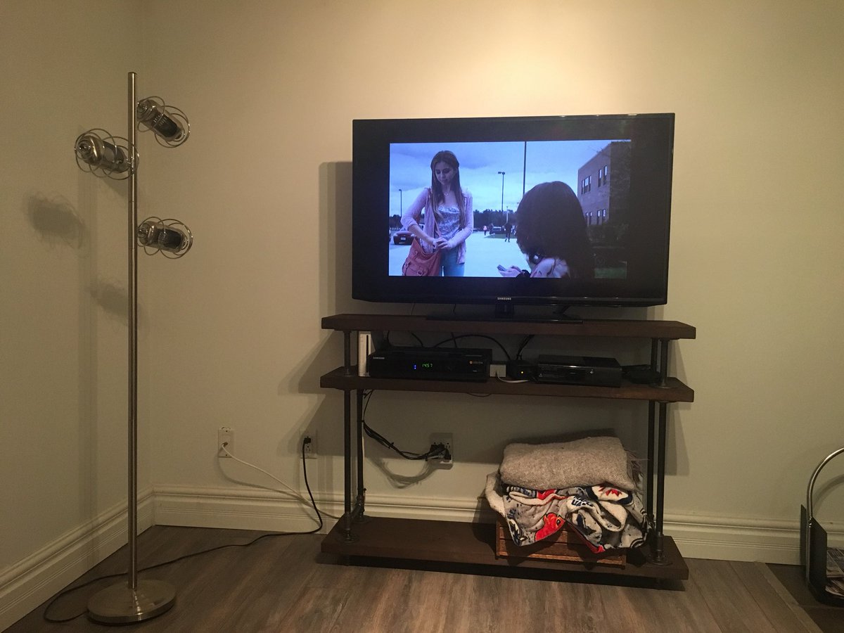 RaquelCreating's tweet image. Latest project before and after: #home  #mynewpad #diy #pipeshelf