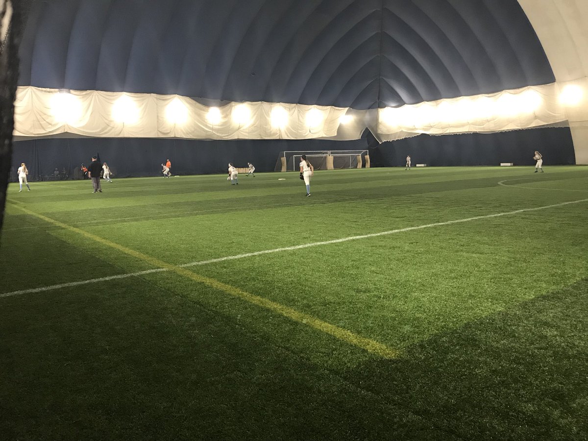 FW_Freeze's tweet photo. 10u &amp; 14u competing today indoors! Love seeing all the hard work @The_Diamond_BB paying off! #aggressive #swingit #dedication https://t.co/M74Eo9GpL8