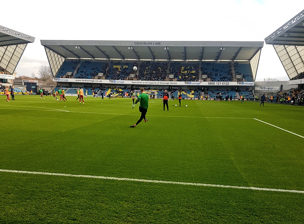 BrentfordFC's tweet photo. 📸 @dan_bentley1 warming up at The Den
#MFCBEES https://t.co/uwqrsK8VIn