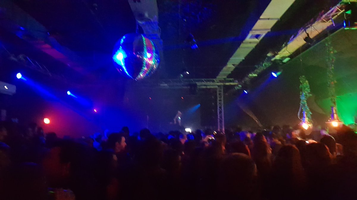 rtl1025's tweet photo. Comincia la data milanese di #FridaTour! I @TheKolors sono pronti a salire sul palco! 🙌 https://t.co/ulAZlLk3fQ