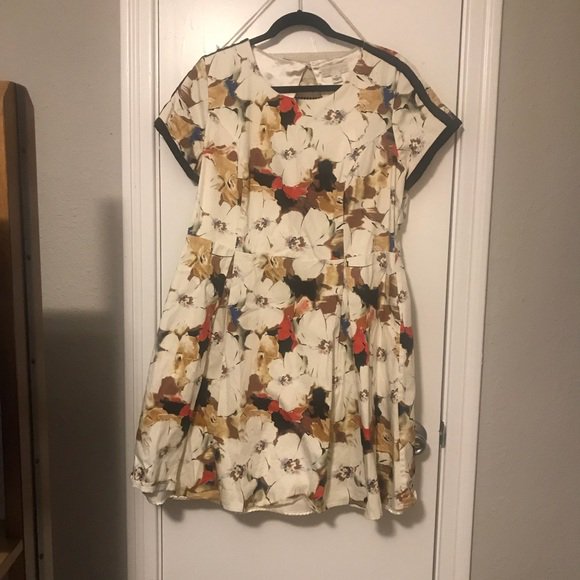 Dreamshopsteals's tweet photo. So good I had to share! Check out all the items I'm loving on @Poshmarkapp #poshmark #fashion #style #shopmycloset #hinge #forever21 #nike: https://t.co/lL0XtpESFZ https://t.co/UYLgFrG7K1