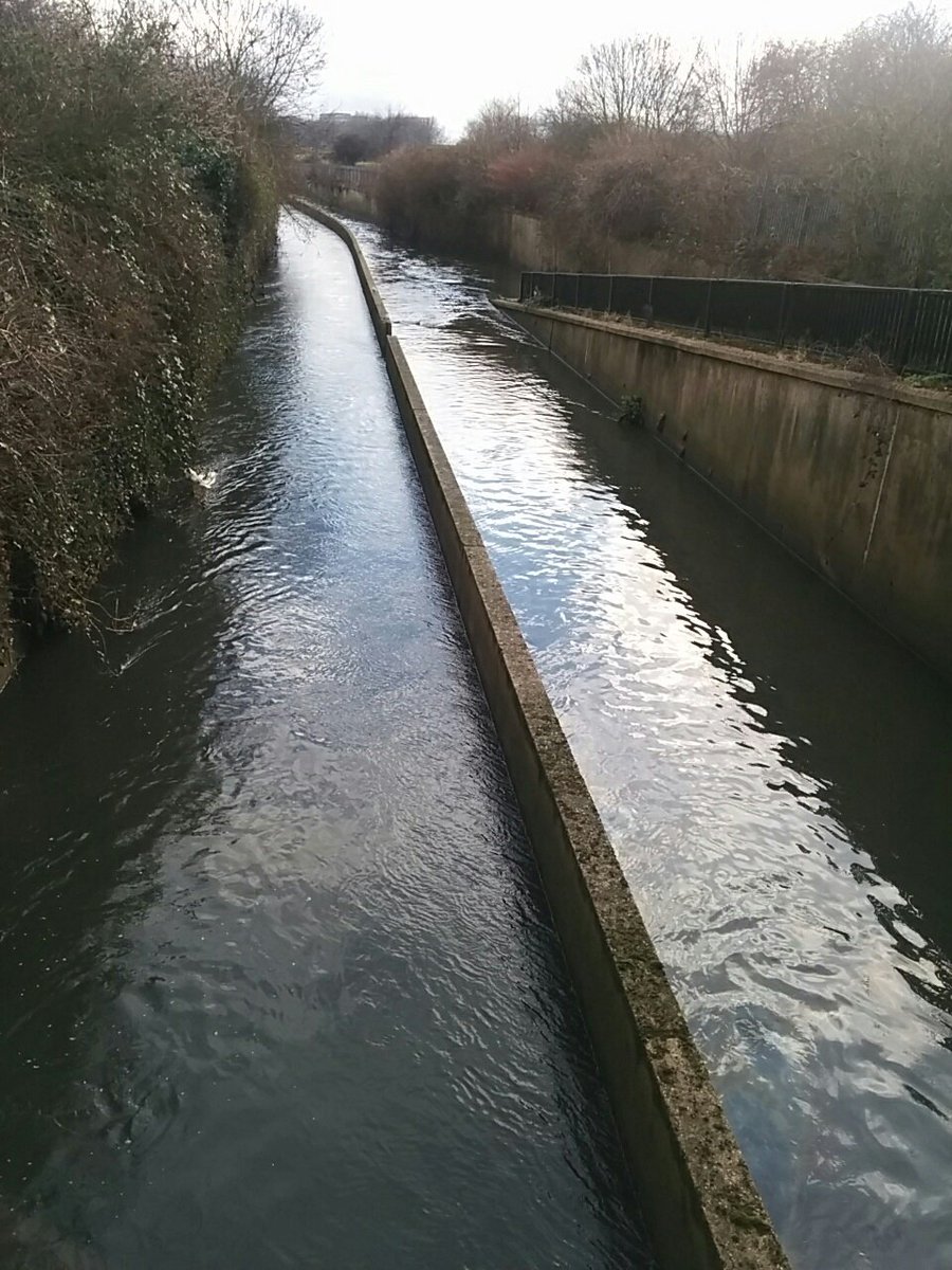 AlisonJArcher's tweet image. #PymmesBrook #communitymodelling group hard at work. #shapeourrivers #makeyourlocallovely ##riversarelife @Thames21 @john_b8 @LondonNPC @thisisyourriver #MadebyLondoners