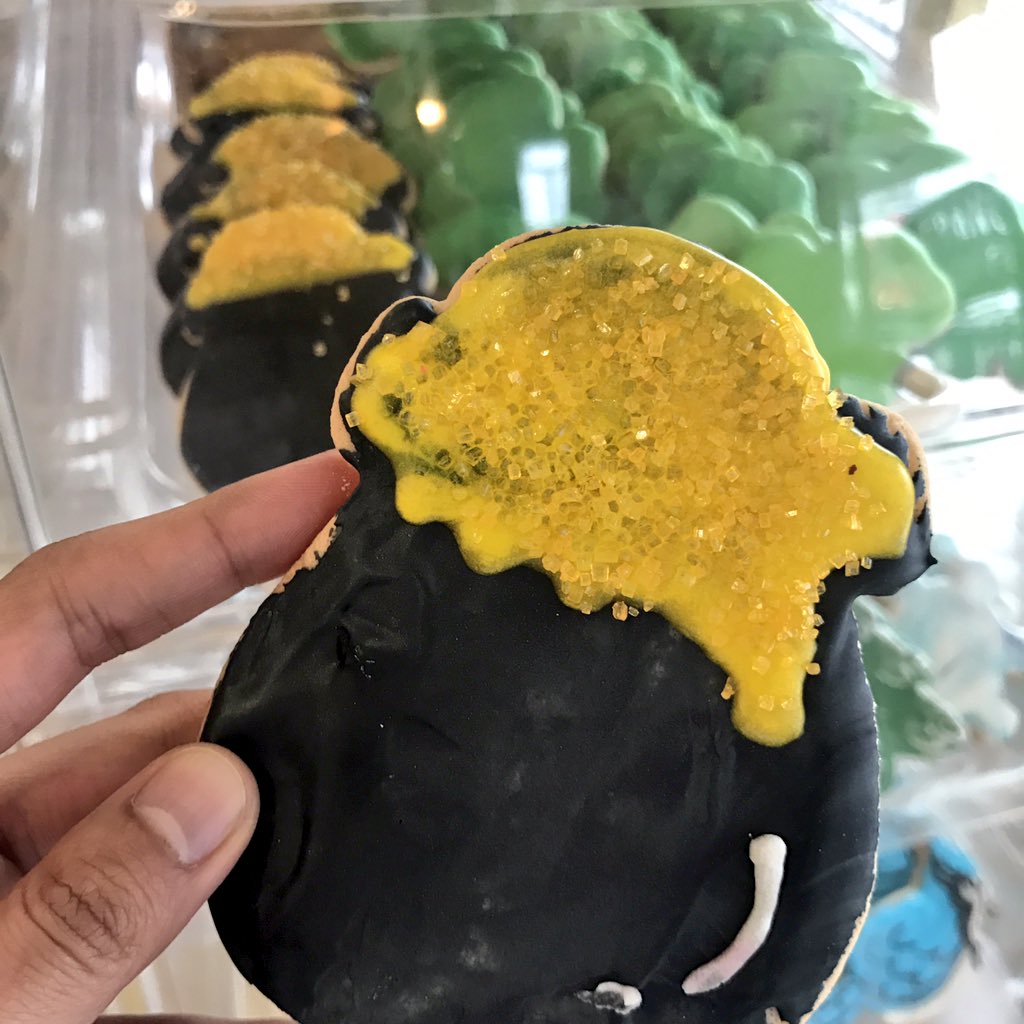 TrilliumBakery's tweet photo. Some of our other #StPatricksDay treats 😍🍀 

#TrilliumBakery #OttawaBakery https://t.co/hRSnQRMFMl