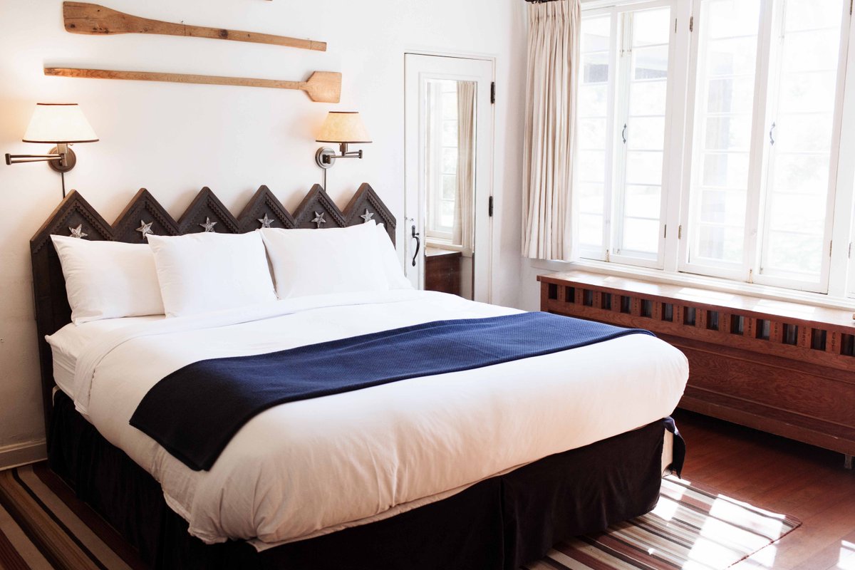 LosPoblanosInn's tweet photo. A stay at Los Poblanos means a snooze on @coyuchi linens. Coyuchi is committed to minimally processed organic &amp; natural fibers. At Los Poblanos, all linens are organically washed on-site. Partnering to give you a restorative night’s sleep. #boutiqueinn #coyuchi #lospoblanos https://t.co/cVCH3Bjb04