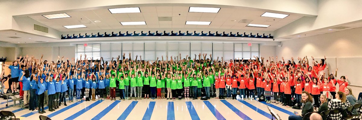 mrsrobinsmusic's tweet photo. Had a blast today with these @FindleyOaks Chorus ROCK STARS at the @FultonCoSchools Choral Clinic! We worked hard and had fun singing and dancing with 270 students from 19 schools across Fulton today! #fcsmusic #FCCC18 #MIOSM https://t.co/7fxjOcKWkv