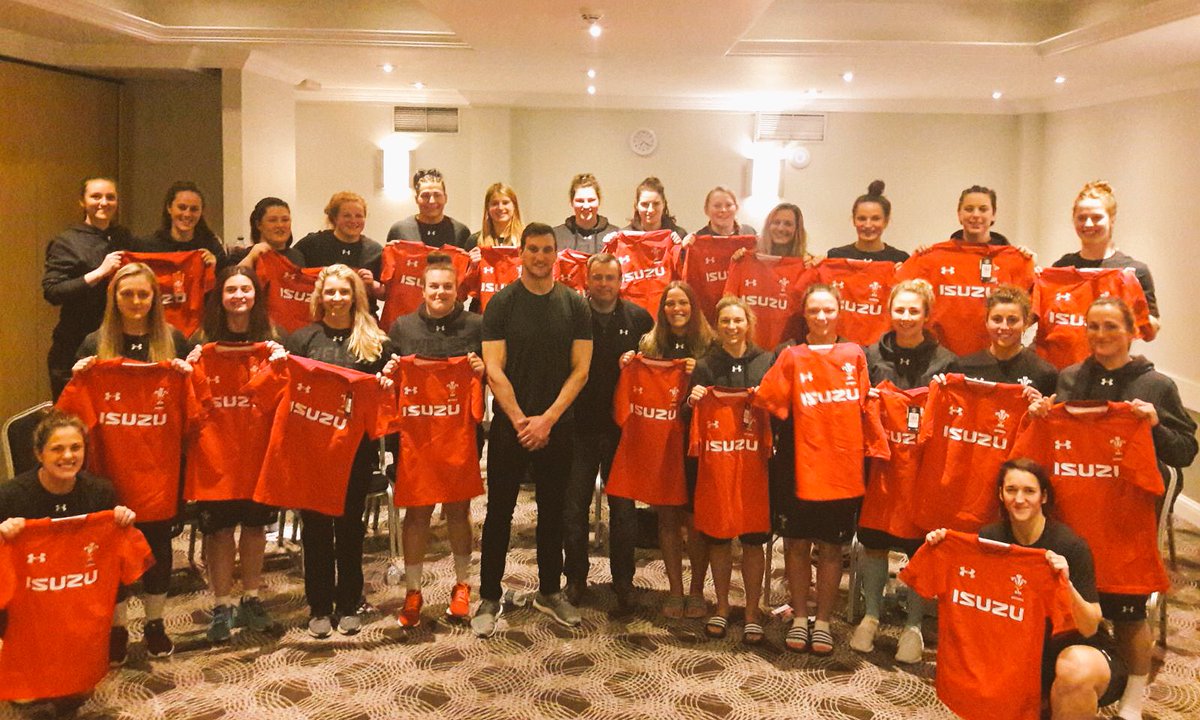 WelshRugbyUnion's tweet photo. Delighted to have @samwarburton_ and @buxeyhouse present #WalesWomen with their match jerseys ahead of tomorrowโs double-header at @principalitysta. #WALvITA https://t.co/AmwntVyyGx
