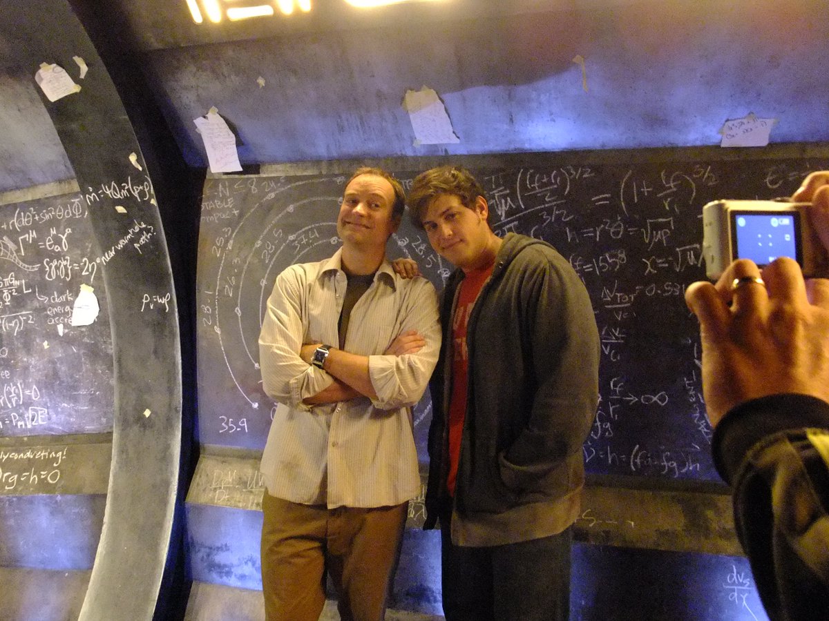 That's the science  @dhewlett &  @DavidBlue were mysteriously arguing about one episode, an argument that was never clarified in-script.They were fighting about the shape & fate of the universe. They learned enough cosmology to pick sides based on their characters!  #StargateAlive