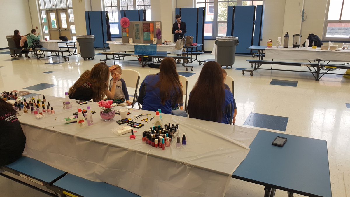 MrKavcak's tweet photo. Time for some face painting! #WHRHSPRIDE https://t.co/Mwl7xugEJb