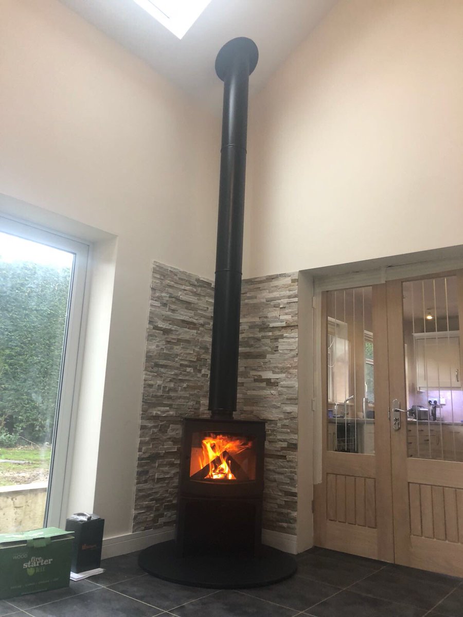 Dik Guerts Ivar 8 store Woodburning Stove with teardrop hearth maxi tiles and Twinwall flue system.<a href="/Drugasar_UK/">DRU Fires</a>