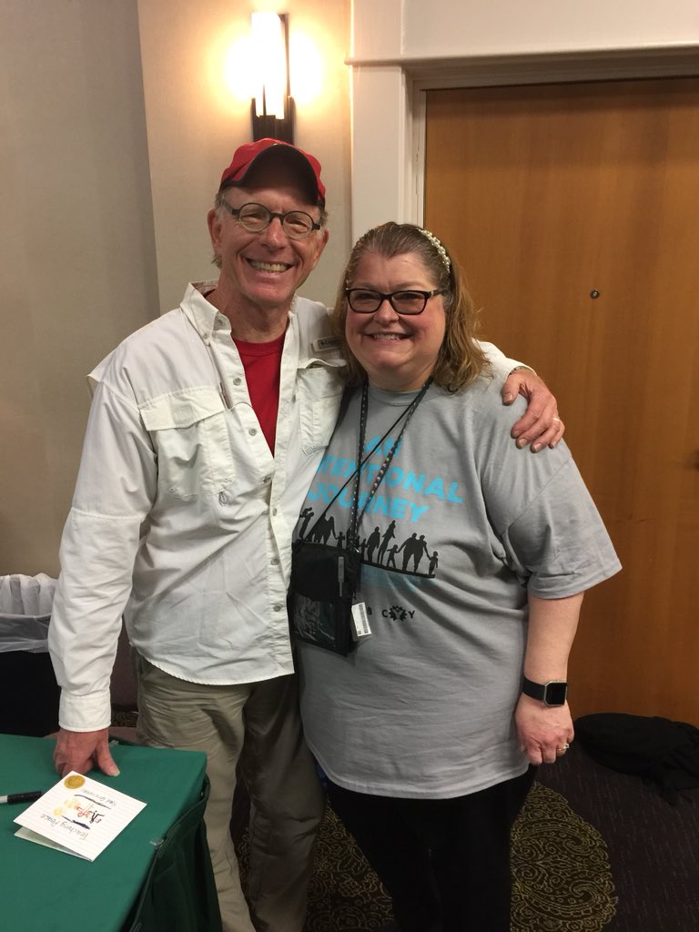 bamapatty1's tweet photo. Got to meet Red Grammer-Circle of Light: Songs for Bucket Fillers. An inspiring Keynote address this morning. Be kind! Fill someone’s bucket! #MOCYY2018 #hmc1MeYouUs #redgrammer #BeABucketFiller #Kindness https://t.co/Qoq7hkV2sX