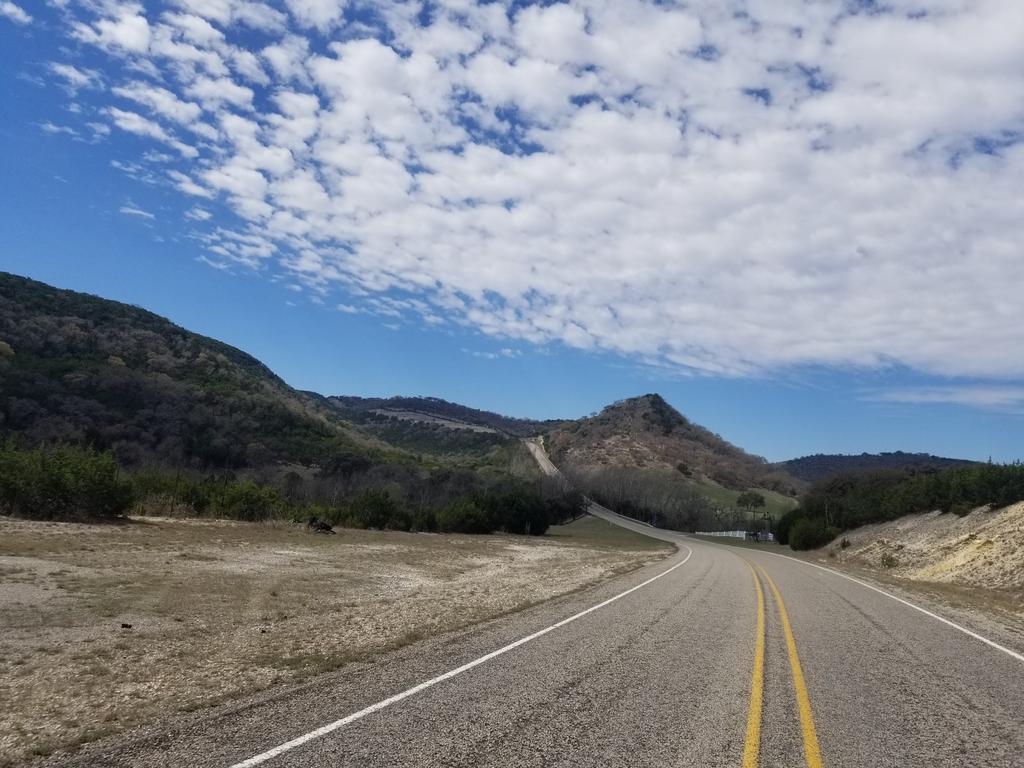 jasonfr66's tweet photo. Riding three sisters today (AKA Twisted Sisters) and they did not disappoint! 3 bikes, 33°C !!
#LetsRide #Fthecold https://t.co/yNiLfNQwbW