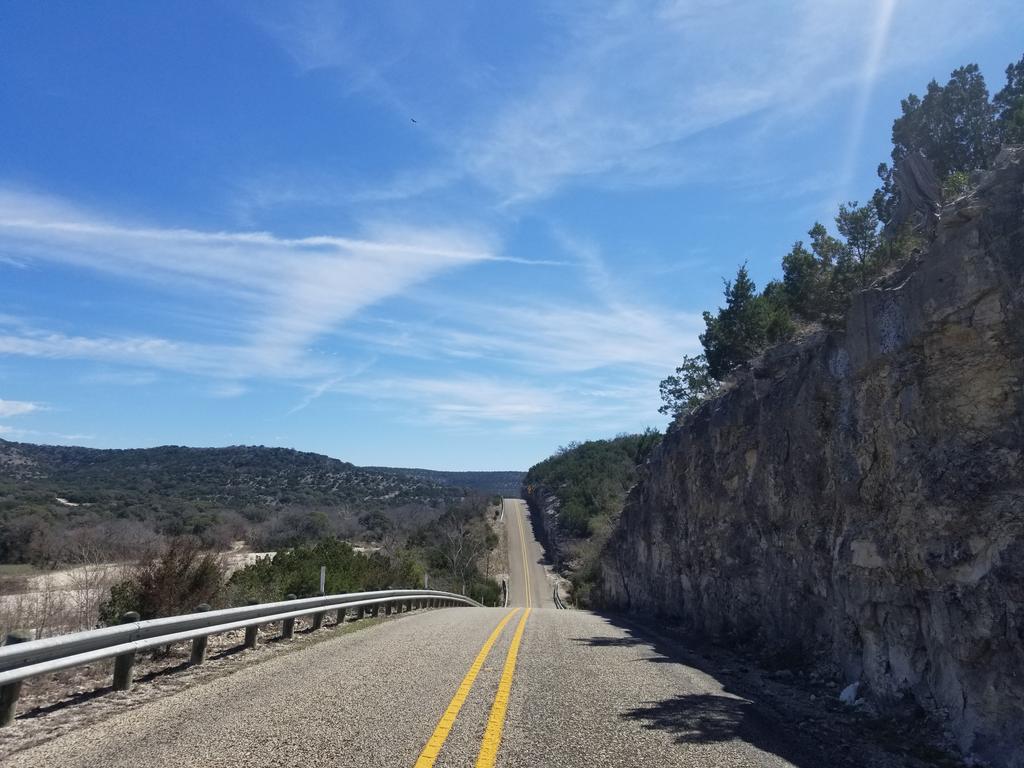 jasonfr66's tweet photo. Riding three sisters today (AKA Twisted Sisters) and they did not disappoint! 3 bikes, 33°C !!
#LetsRide #Fthecold https://t.co/yNiLfNQwbW
