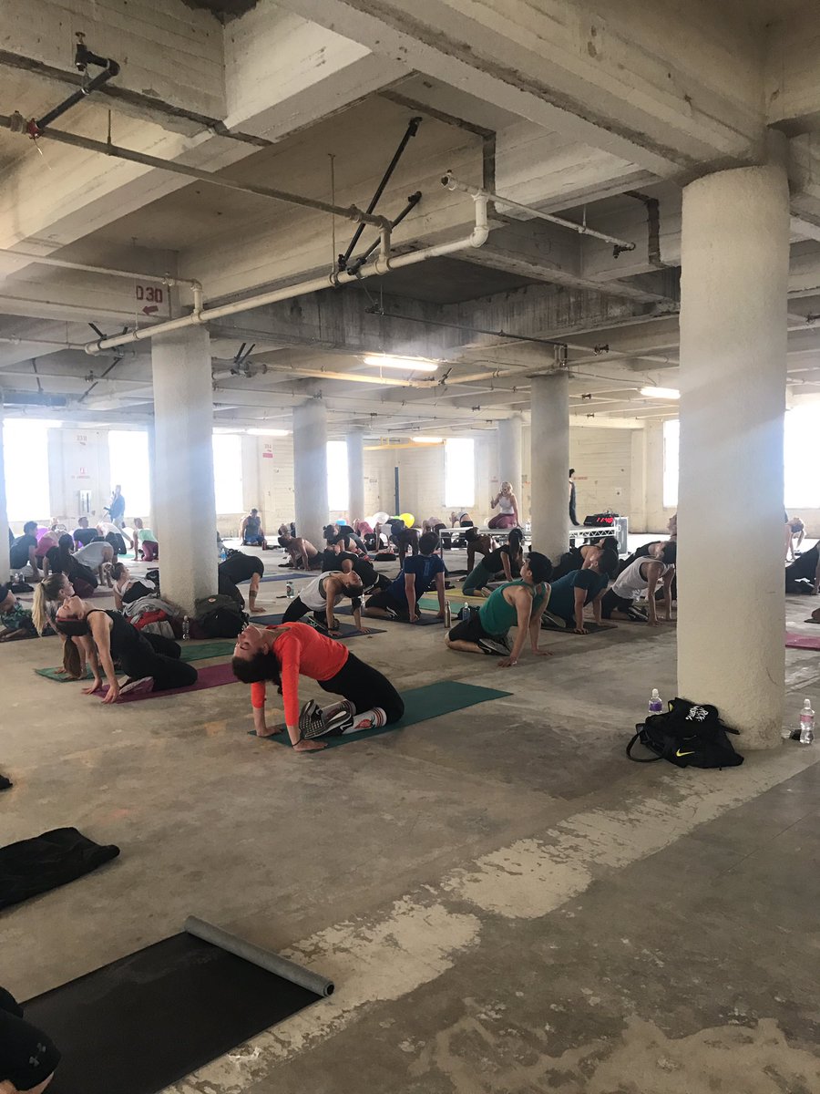 KaliActive's tweet photo. Stretching it out #DTLA with @speedplayLA @luminhero @Propel_Water https://t.co/WnrvG0cZ50