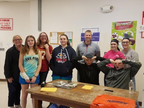 HeatherMcIlrath's tweet photo. Thanks to all who supported the Class of 2021 Yard Sale today!!  Good job to the kids and thanks to @jhough24 !  #ACSghosts https://t.co/xsDkFwQeWD