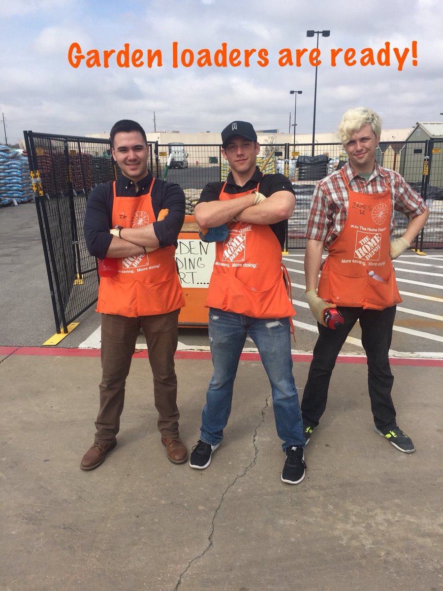thdshane's tweet photo. Garden loaders are ready to help! #1customer service. @AdamHParrish @RussNichols3911 @Randy3906 https://t.co/jQLiGpBYFw
