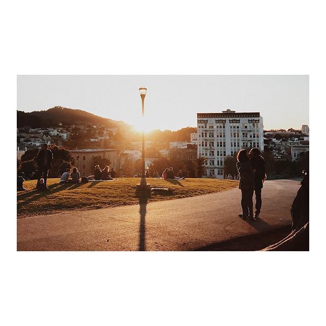 Sunset Lovers
.
.
.
.
.
#roam #wanderout #landscape #traveler #visualsofearth #iphone7plus #alamosquare #sanfrancisco #naturephotography #visualsofearth #ourplanetdaily #gameoftones #oldtonecollective #outdoortones #neverstopexploring #discoverer #vsco #… ift.tt/2FwcIQt