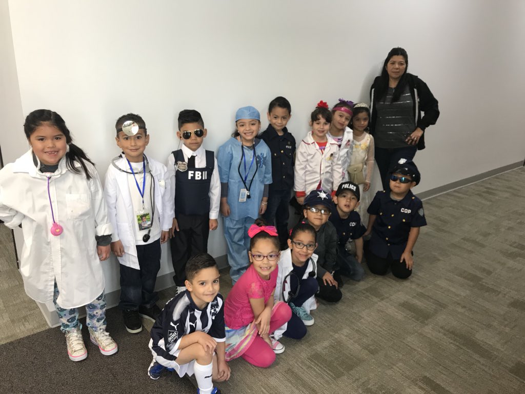 Mariamay33's tweet photo. Career day at Hoover yesterday! Future doctors, policeman, firefighters, FBI detectives, chefs, teachers! I pray that all my students be successful in life and that they guard their hearts and minds to do great things! I love all my students 😍 https://t.co/Okwb8prXXt