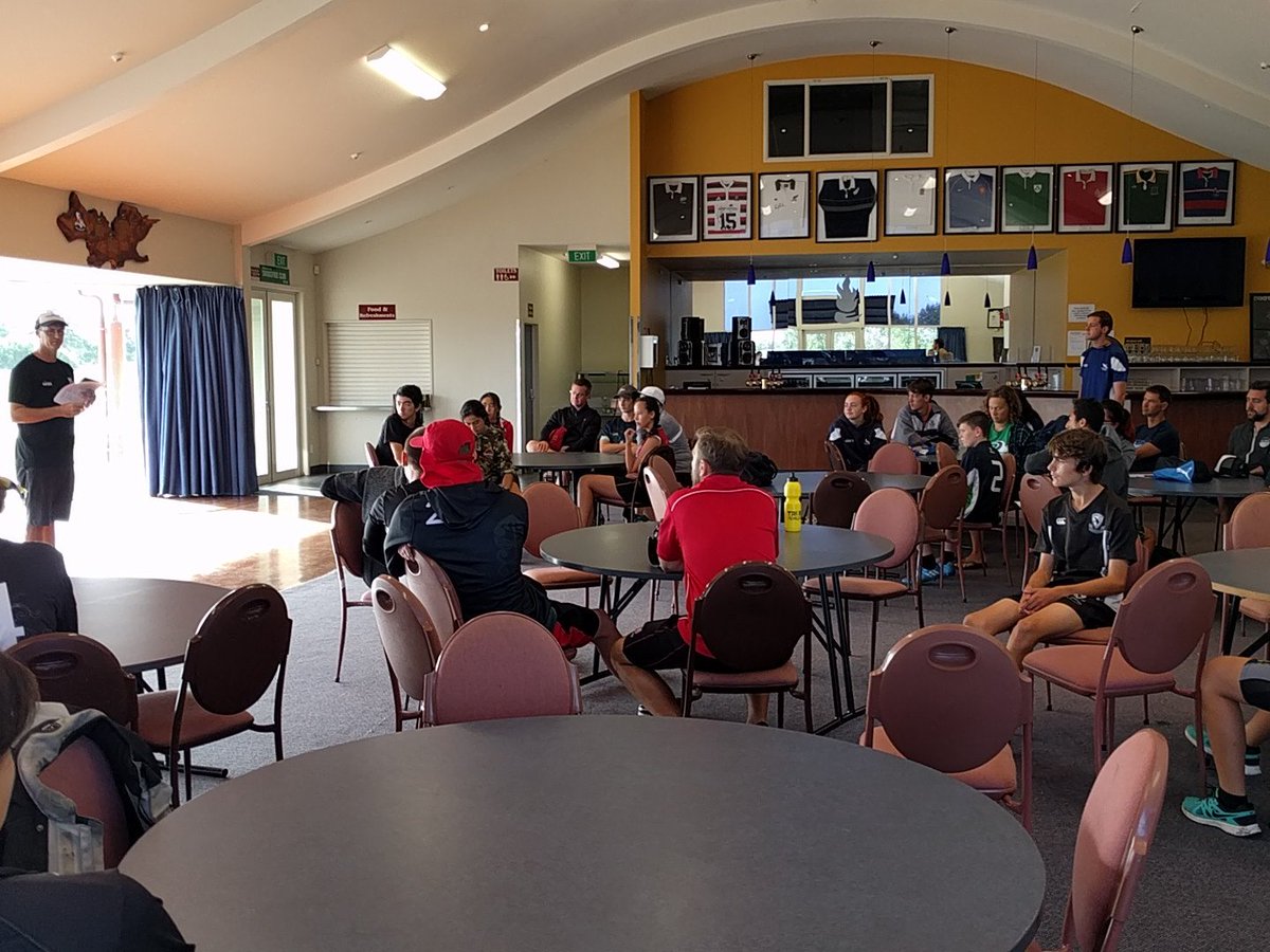 AuckUltimate's tweet photo. Captain and manager meeting. Serious before the fun. #akssuc https://t.co/5npEXIpth0