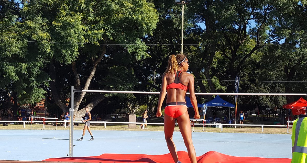 AtletismoCAU's tweet photo. Récord nacional de salto alto: Lorena Aires con 1.83. #atletismoURU https://t.co/gDUMYKKfHQ