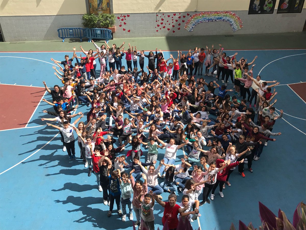 SalesianasEs's tweet photo. Con un corazón así de grande nos volvemos a casa, llenos de un día espectacular. GRACIAS A TODOS! https://t.co/nCVjxMWRfp