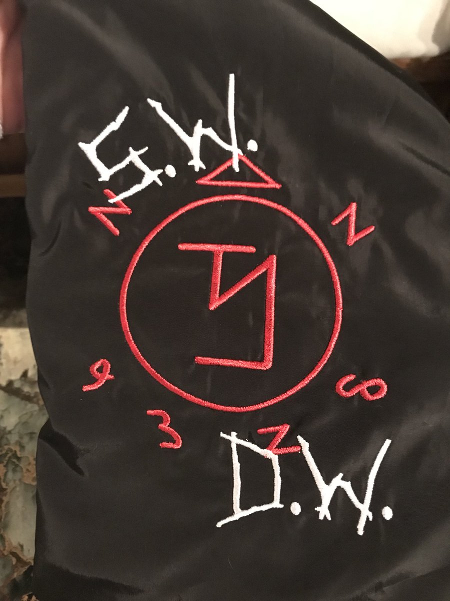 SupernaturalMN's tweet photo. Love this custom order combination of the #angelsigil and #swdw #nottopic #bomberjacket #huntersden https://t.co/U0mpdnJiEJ