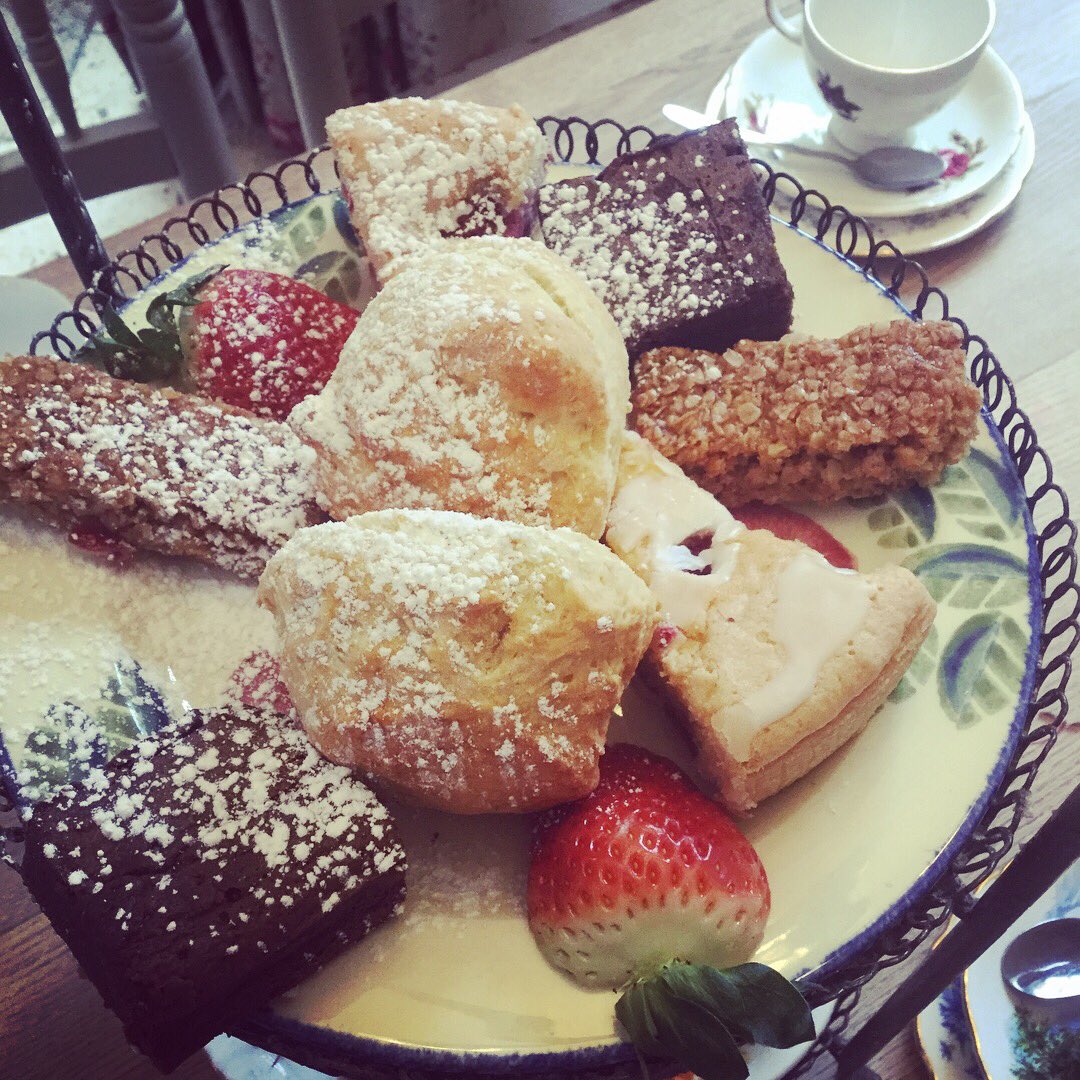 LivingPretty1's tweet photo. Happy Mother’s Day to some of the gorgeous mums who visited us for our special afternoon tea today. https://t.co/GUtrSUKZun