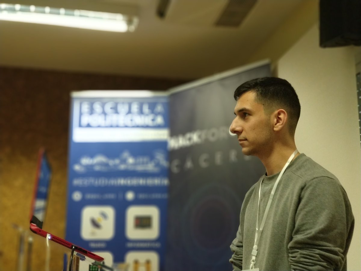 CatedraTEF_UEx's tweet image. Alberto Carreras y Mario Pajares nos presentan @heartBit_cc para la detección de enfermedades cardíacas mediante #MachineLearning #HackForGood