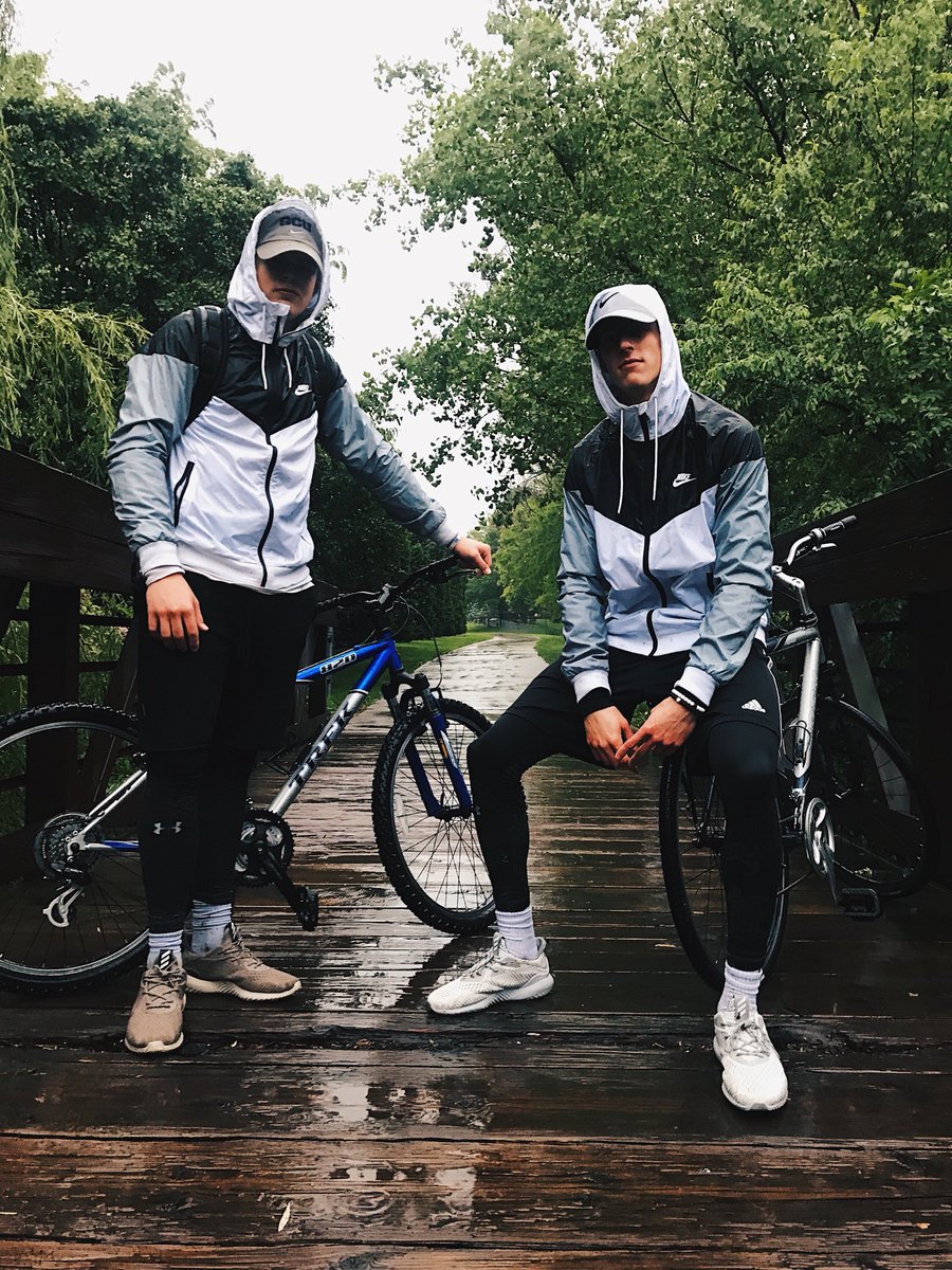 DylannChicoine's tweet photo. Happy 20th birthday to my bro!! I’ve been blessed by your friendship over these past years from ABA basketball to late night DQP runs and penny boarding to hitting the slopes in CO next weekend 🤙🏼 #BlessUp #2Mid #HeIsSingleLadies https://t.co/R8V3IKPExM