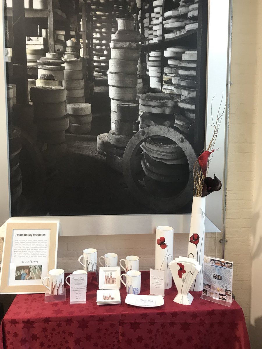 EmmaMayBailey's tweet photo. Lino printing with @shawsteve5 at @SpodeWorks open day today,
A small collection of my ceramics are also available to buy here 😍
@VisitStoke #stoke #staffs #heritage
#poppydesign #poppies #bottlekiln #britishheritage https://t.co/tfEp4Axm02