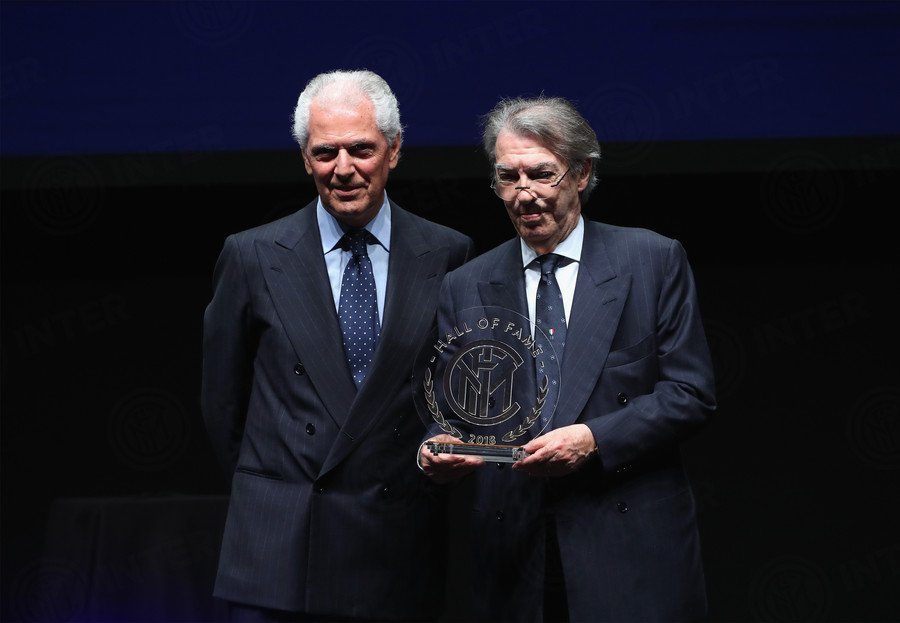 WestLegionAle's tweet photo. #Keluarga #Moratti Mendapatkan #PenghargaanSpesial dari #INTER #HallOfFame2018, #Massimo :
"Saya #Bangga Mendengar Nama-nama #Pemain #Juara dan #Hebat yang Menerima #Penghargaan ini. Menjadi Seorang #Presiden #INTER adalah Sebuah Hal yang #LuarBiasa.
#VivaINTER, #ForzaINTER!" https://t.co/VtFXEZChY0