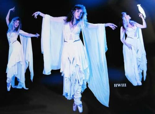 StevieNicks1025's tweet photo. Belladonna Shoot! Absolutely Gorgeous! @StevieNicksEdge @Rosesdaughter61 @Rhiannon_999 @gorgeousnicks #ballerina #whitewingeddove #HWII https://t.co/wOWiG4fncc