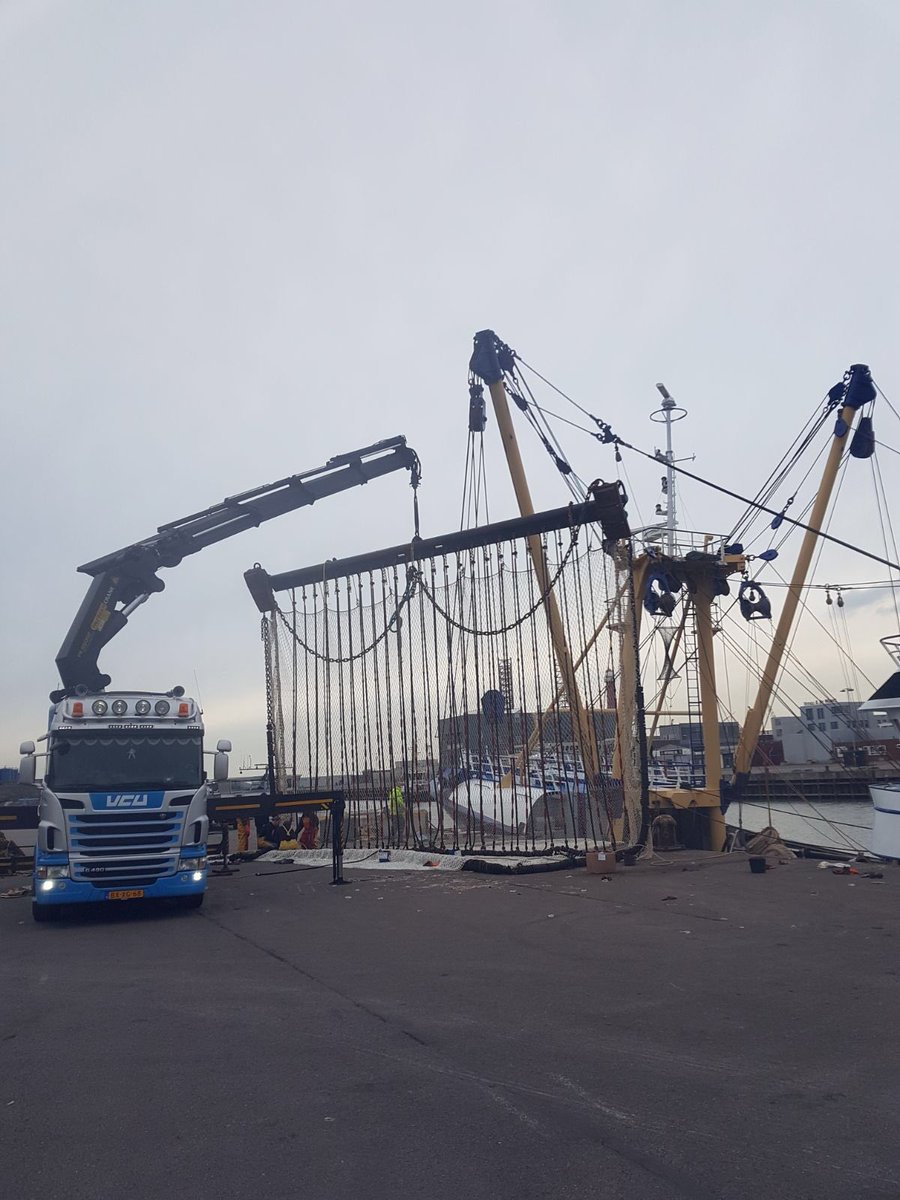 De UK 195 klaargemaakt vd Pulsvisserij. Ondanks de berichten uit <a href="/Europarl_EN/">European Parliament</a> blijft Urk vertrouwen hebben in de visserij. #Pulsfishing #sustainable