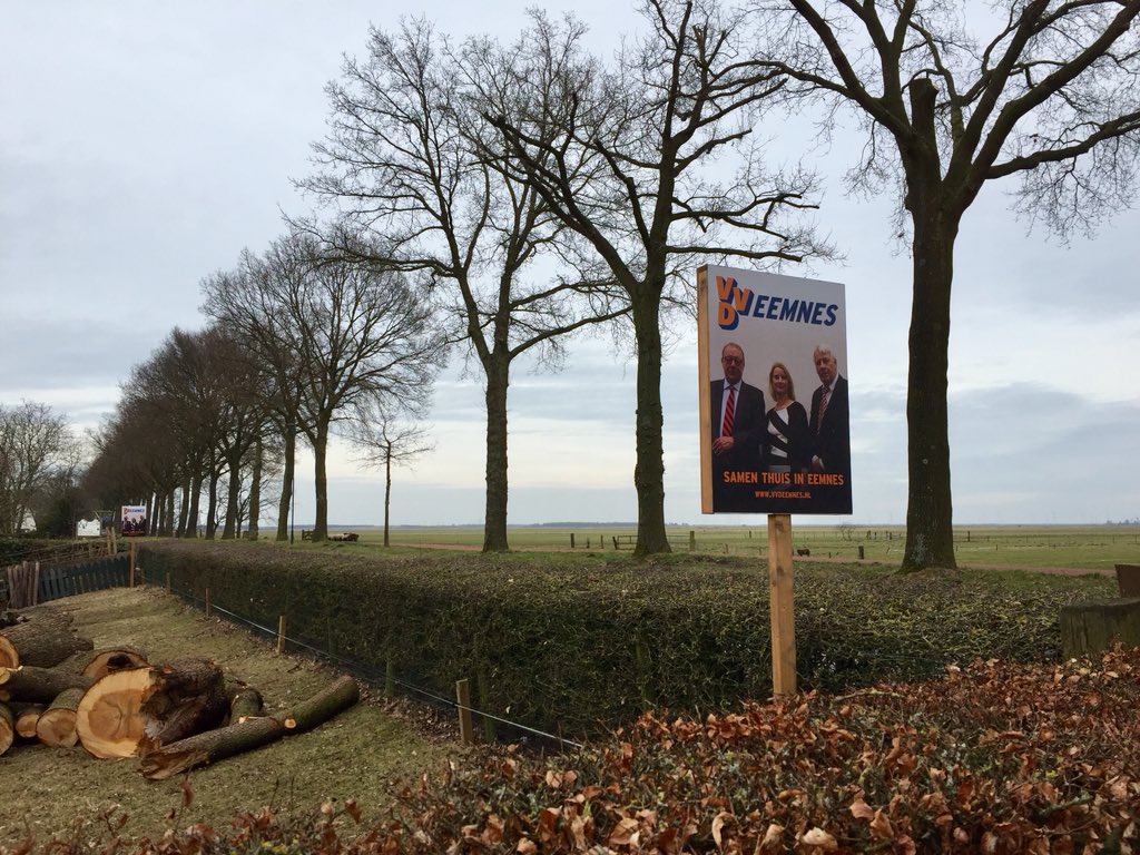 Samen op pad. Mooie ‘lentedag’ voor plaatsen borden. #stemdoen stem #vvdeemnes #samenthuisineemnes #gr2018 #eemnes