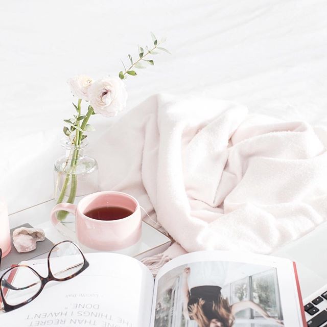 emiliadoesstuff's tweet photo. Saturday morning and I just want to stay in bed reading 📖 The Pumpkin Plan and my latest magazine, day dreaming about our honey moon, and drinking my coffee... Alas with 14 days to go until the wedding, Saturdays are now working days! 📝 https://t.co/cbLM2EfVCD https://t.co/2JLxEiU9Nw