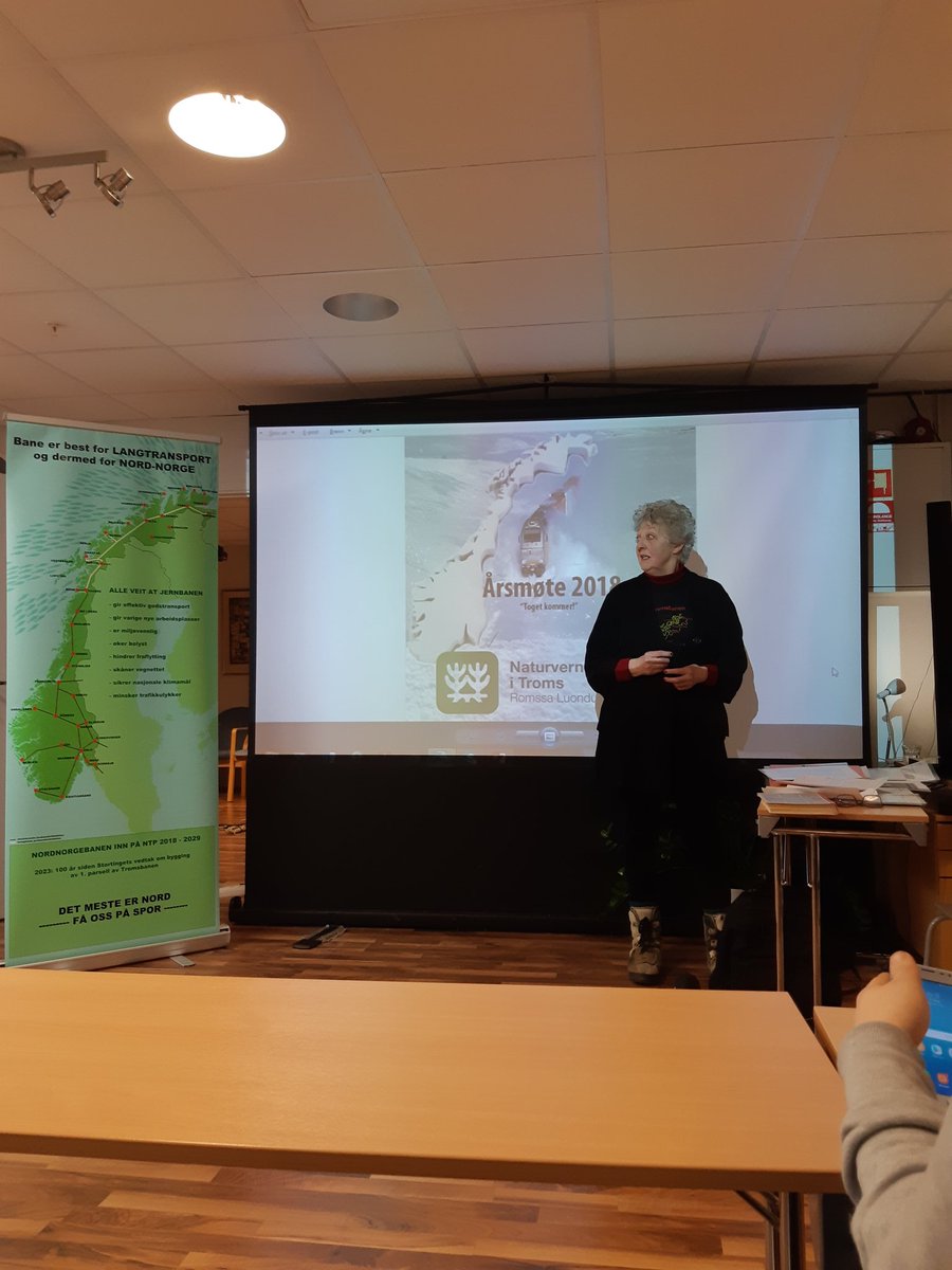 Togtiltromso's tweet photo. Seminar om tog i forbindelse med årsmøtet i @Naturvern i Troms. Tre gode innledninger om historie, arbeid med utredning og samiske hensyn #TogTilTromsø https://t.co/eqaaIgjFVT