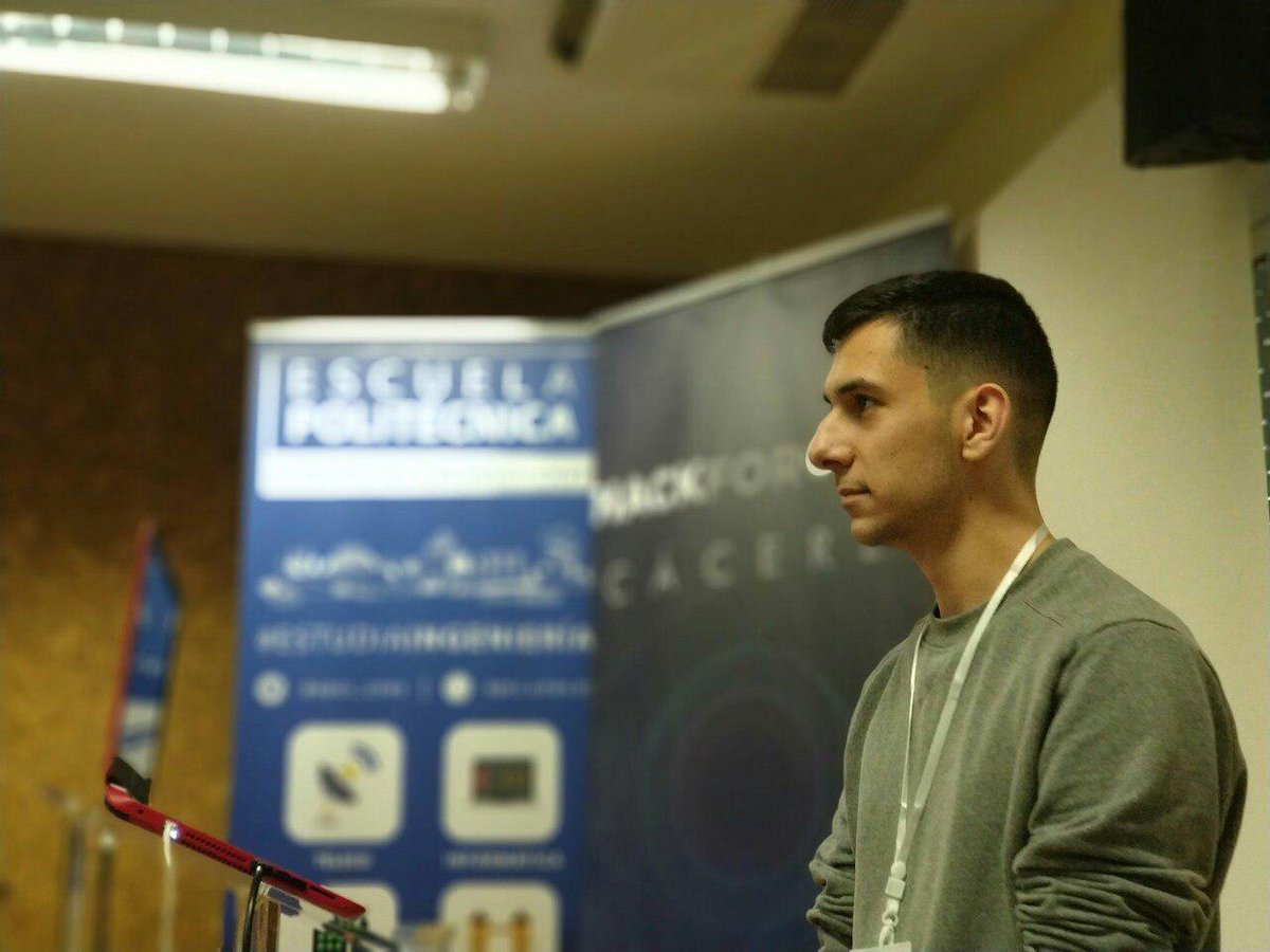 heartBit_cc's tweet image. Nosotros ya hemos presentado, mucha suerte al resto de participantes! #hackforgood @Albeerto26 @11mario96 @CatedraTEF_UEx @pjclementem