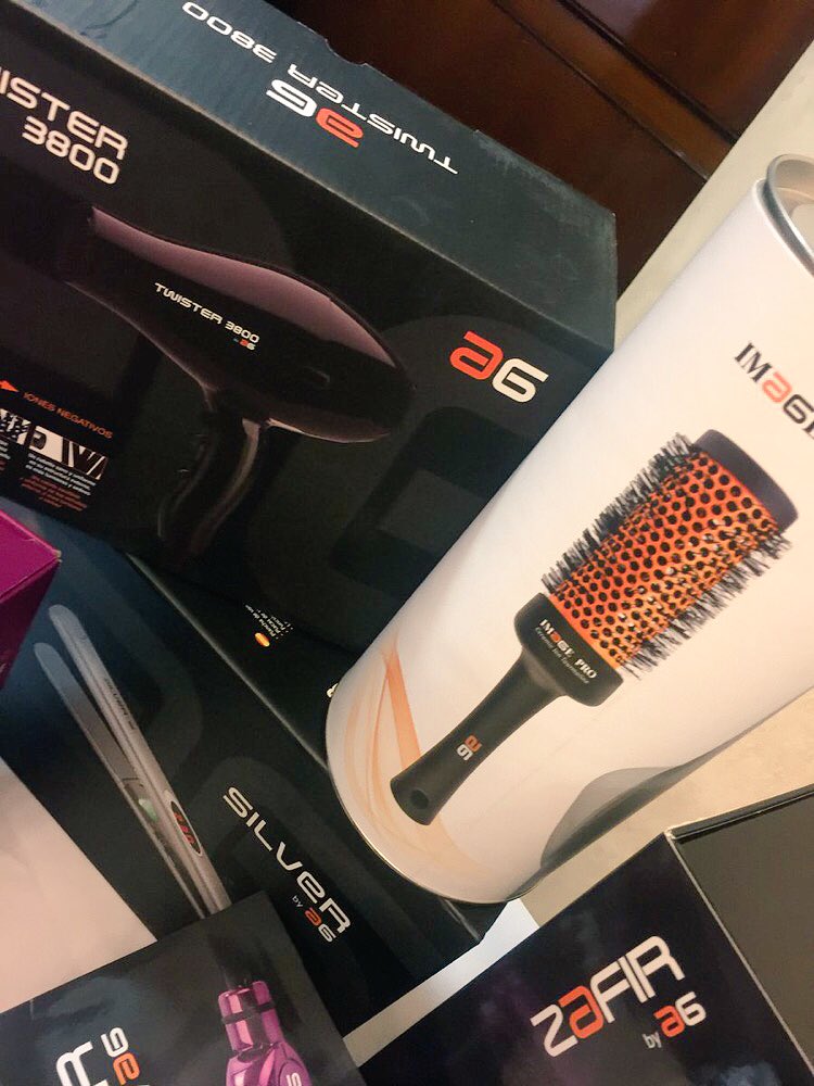 m_ontoba's tweet photo. Alta cosmética profesional!
👉🏻 Enamórate de @asuergroup en el evento de lujo #WapapopValencia 
💥 Peluqueria 
💥 Estética 
💥 Uñas
Hoy siiiii... En @wapapop https://t.co/4VrSzwMlIo