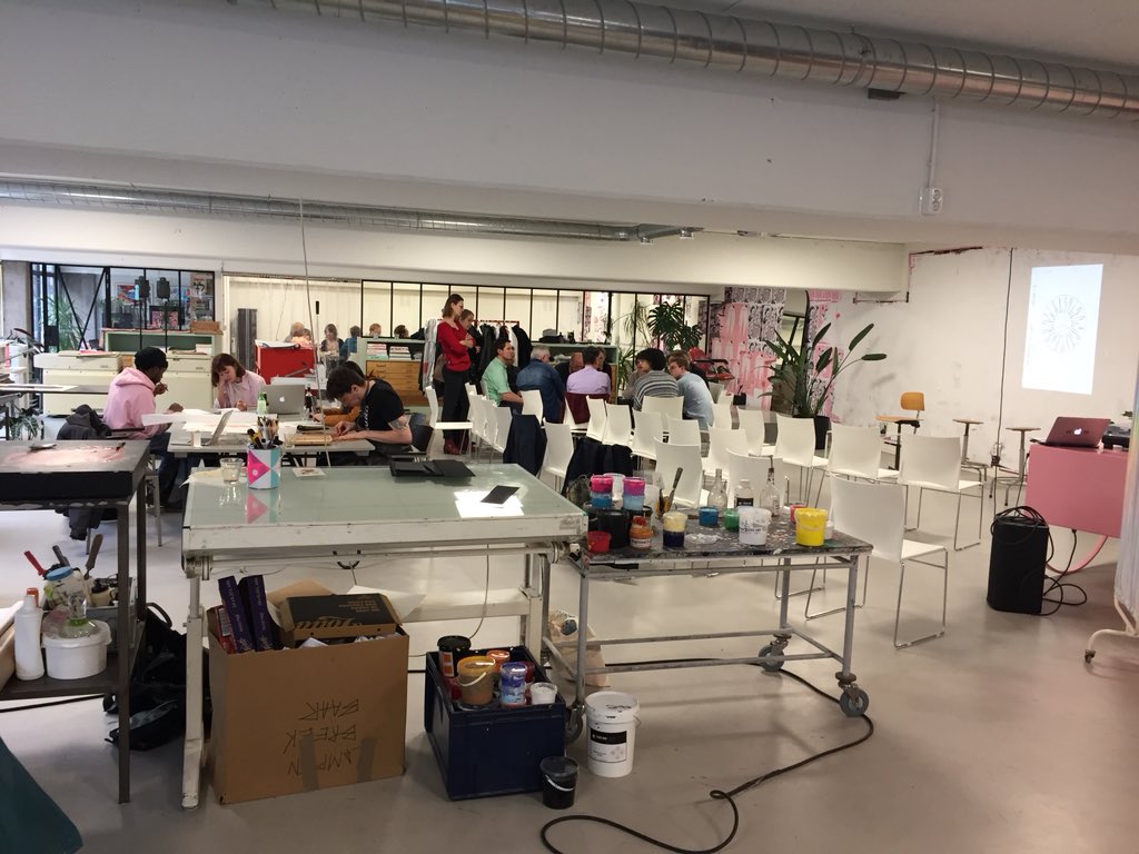 Vera_Bergkamp's tweet photo. Mooie interactieve sessie in #Kapitaal 👍🏻 georganiseerd door onze @EllenBijster @D66Utrecht met oa @AnneBreure en @AlineKnip over de fair practice code #cultuur #kunst https://t.co/dt1qdjgzUJ