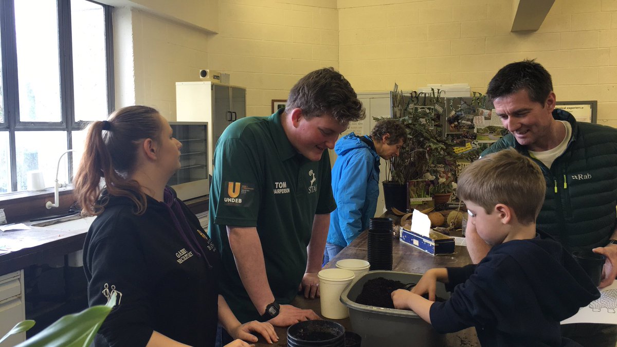 STAG represent! Gabby and Tom entertain budding green-fingers at the Bangor Science Festival today! 

#bangoruni #mybangor